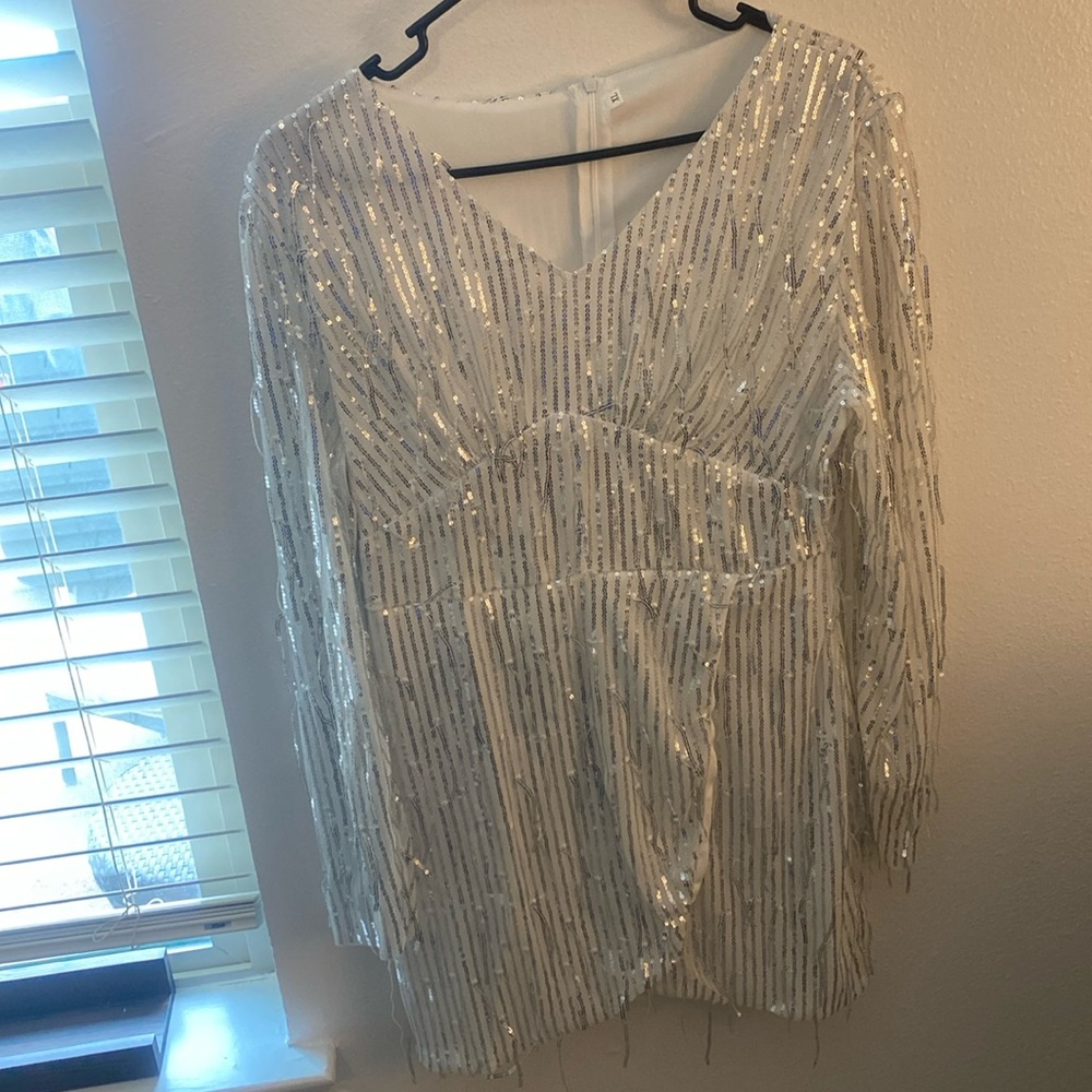 White sequin and fringe dress Women’s XL